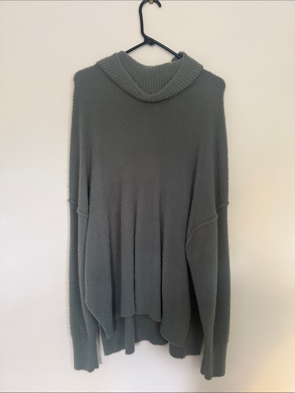 American Eagle Outfitters Women's Turtleneck Sweater in Olive Green